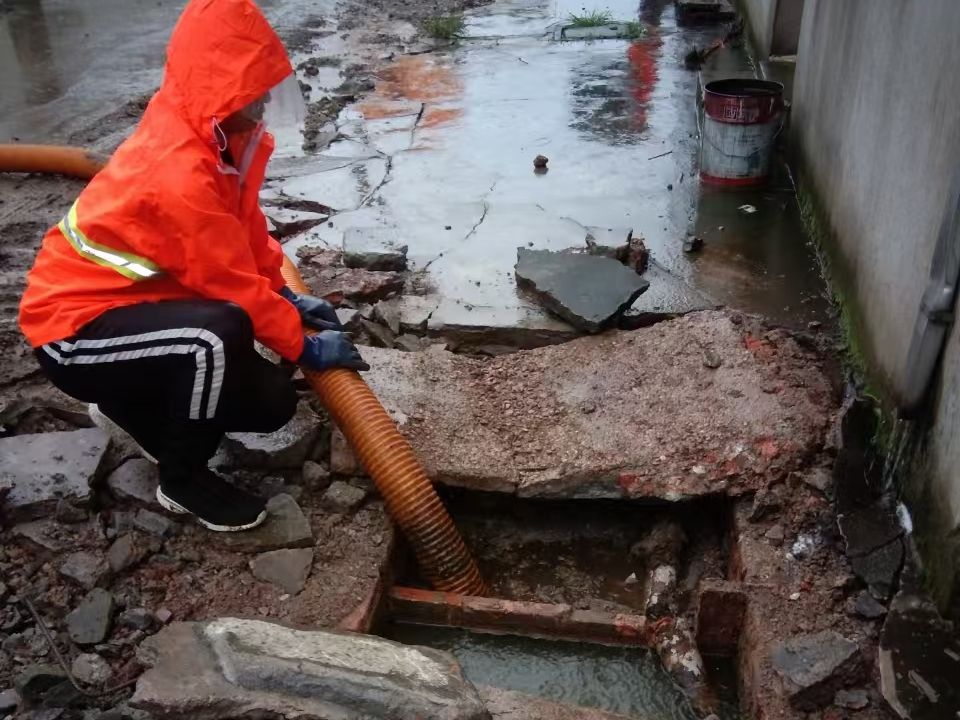 岷县专业清理污水池 炜誉市政以规范流程守护城市 “肠道”